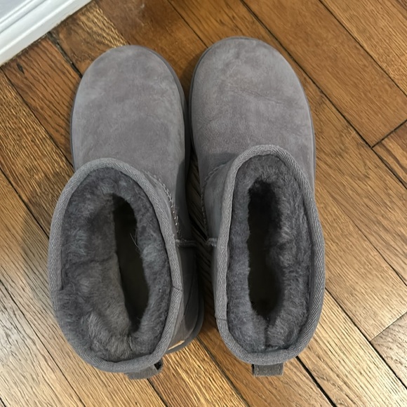 Women’s purple/grey Short Uggs Size 8 - Picture 2 of 4